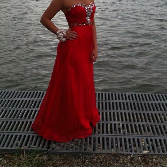 Red Mayqueen Prom/Pageant Dress - Picture 1 of 3